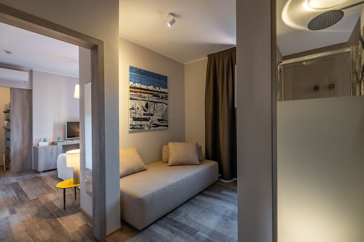 Room 9 of 20