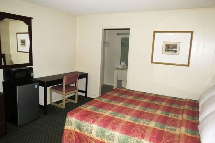 Room 5 of 18
