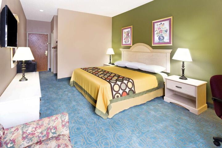 1 King Bed (14 of 17)