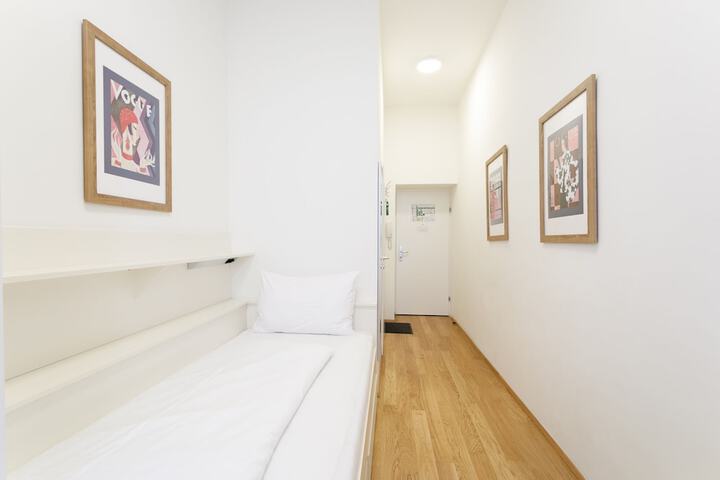Room 4 of 22