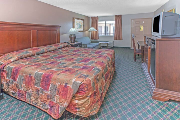 1 King Bed (11 of 11)