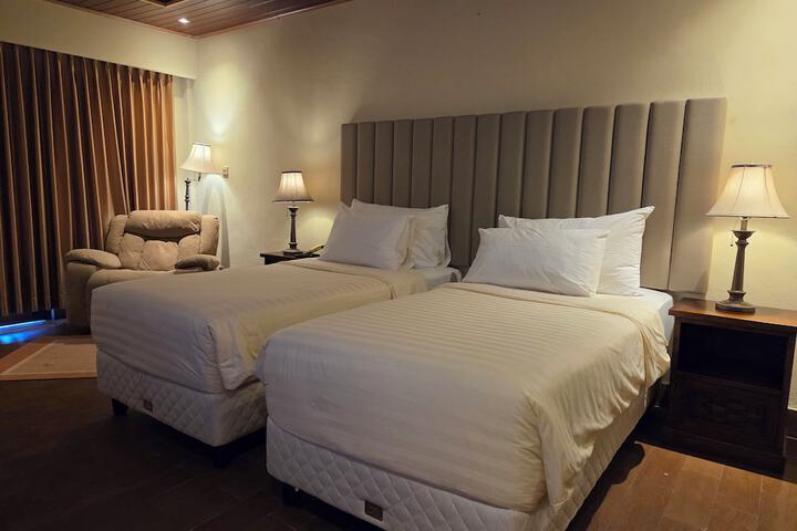 Room 28 of 65