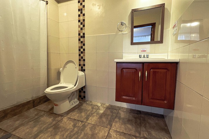 Room 9 of 28