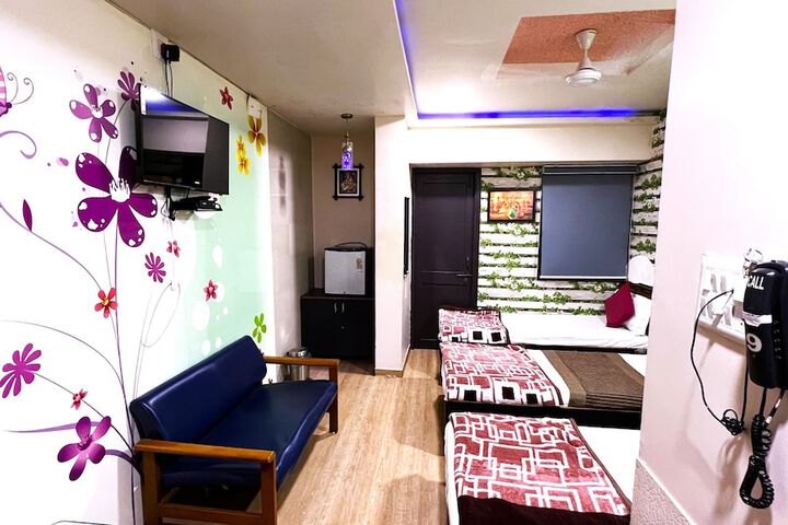 Room 13 of 35