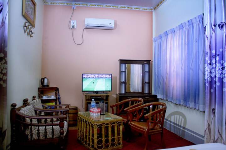 Room 9 of 18