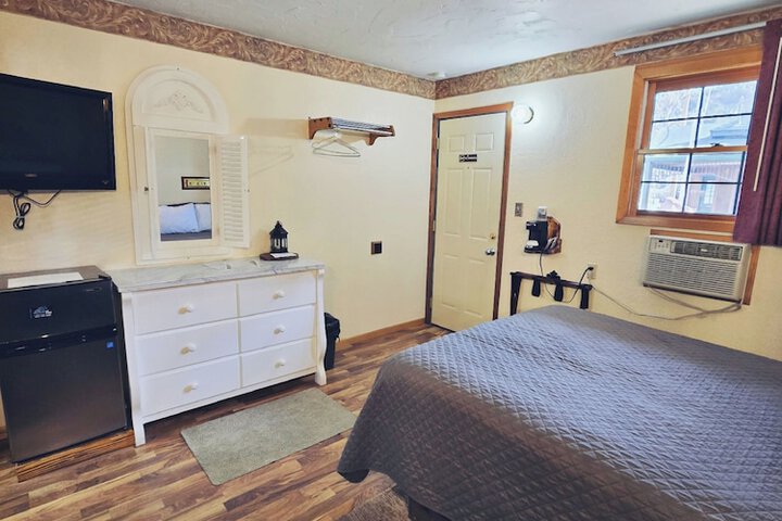 Room 53 of 183