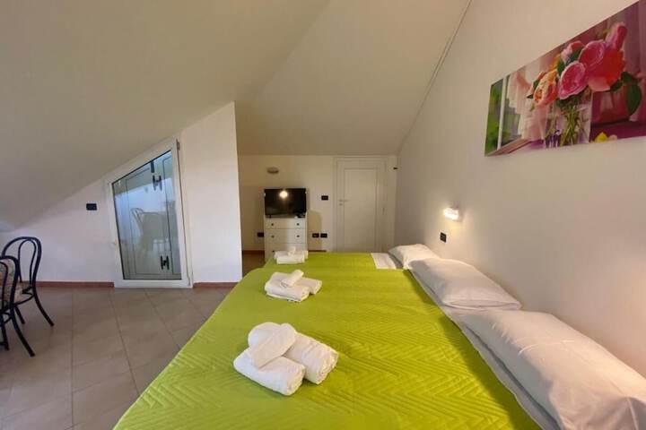 Room 5 of 20