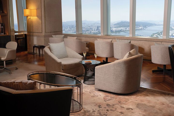 Lounge 101 of 124