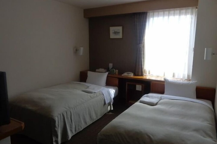 Room 5 of 16