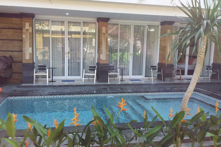Hotel with Pool