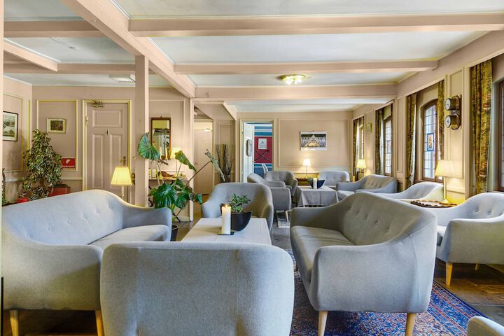 Hotel Lobby