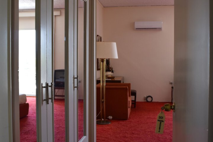 Room 32 of 261