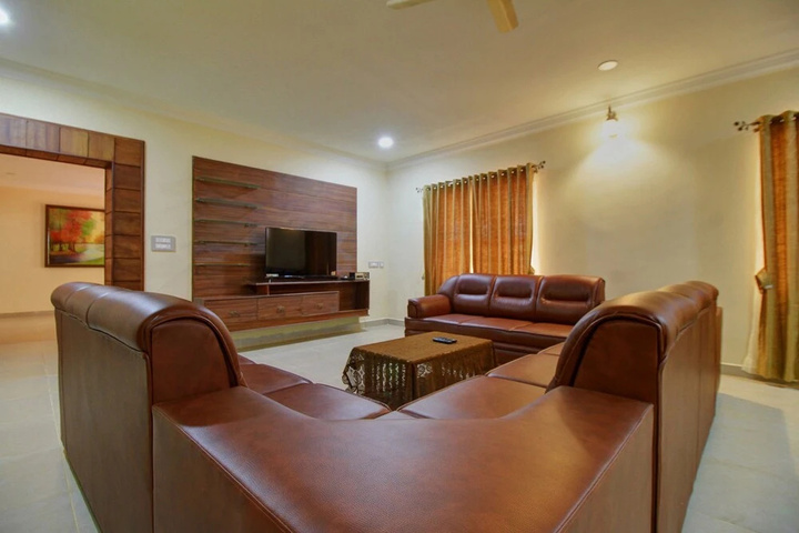 OYO 23010 Home Luxury 3BHK Chettalli