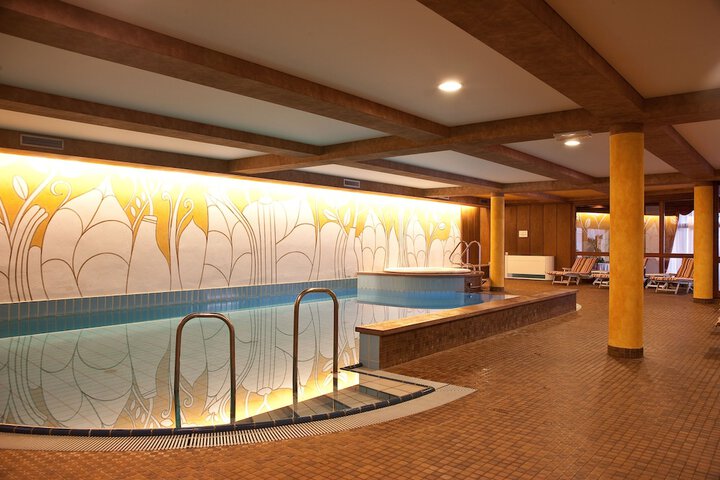 Pool 18 of 41