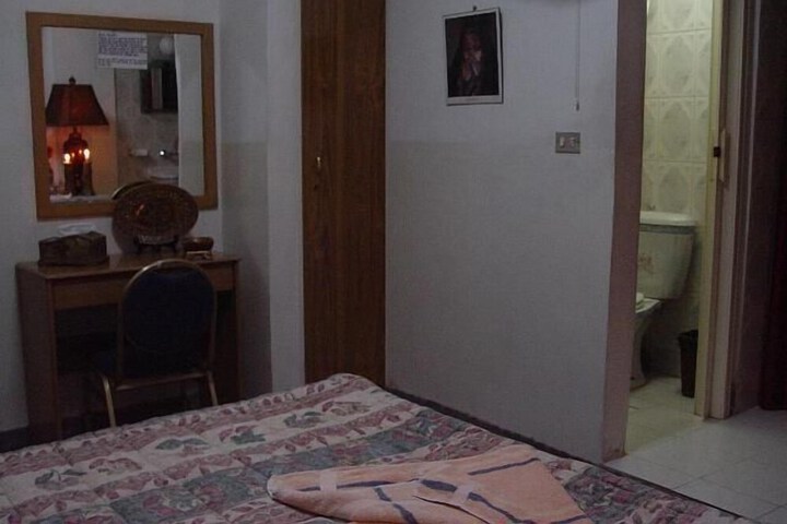 Room 13 of 31