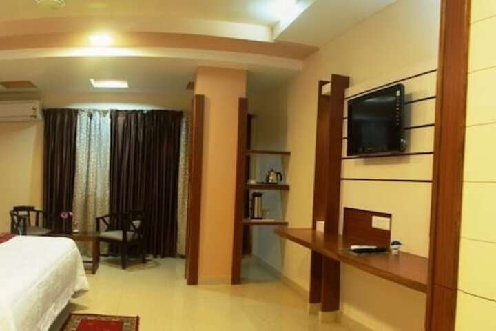 Room 6 of 14