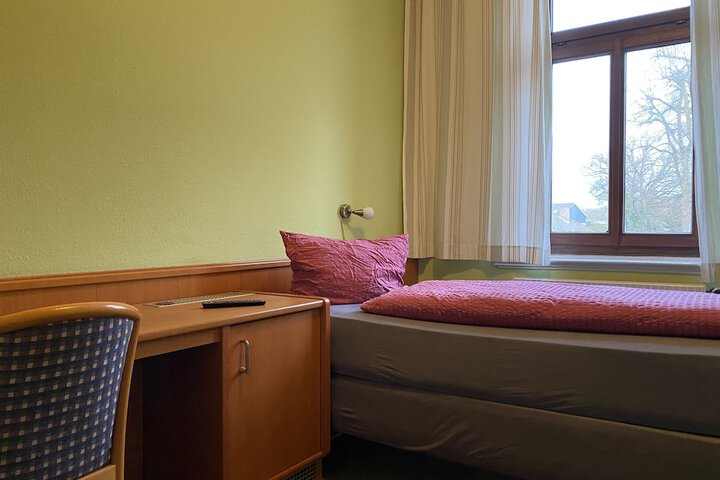 Room 14 of 28