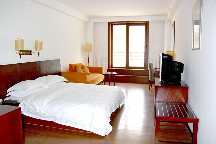 Room 10 of 16