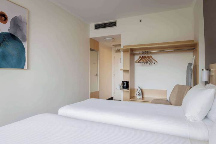 Room 7 of 64