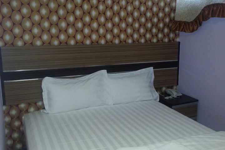 Room 11 of 41