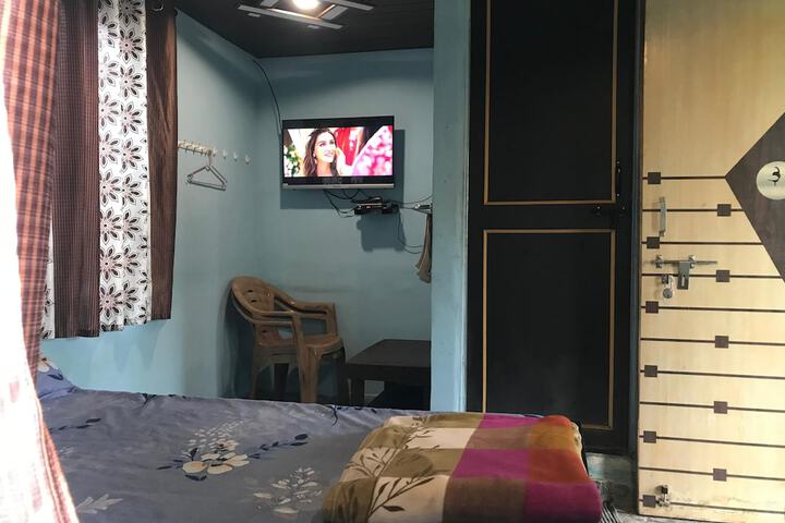 Room 5 of 50