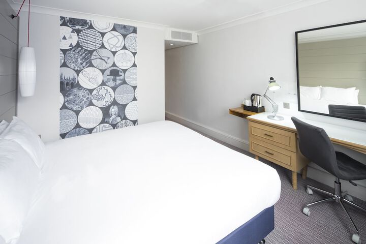 Room 8 of 65