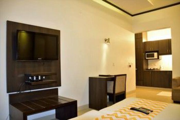 Room 10 of 32