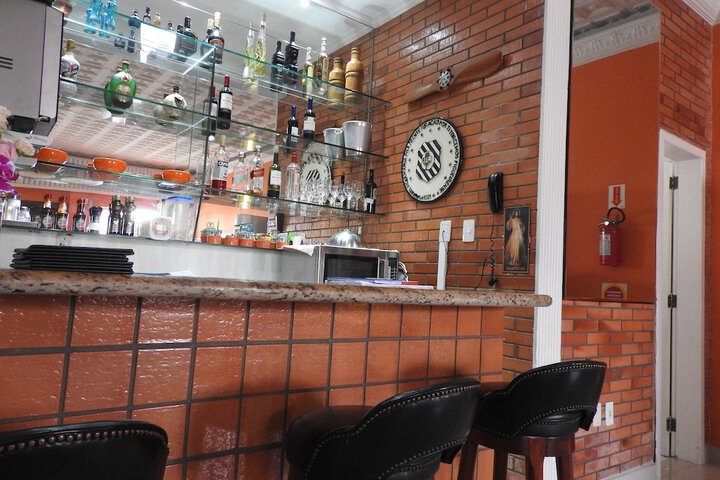 Lounge 27 of 39