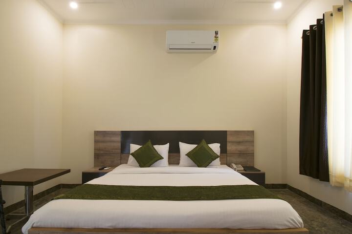 Room 20 of 33