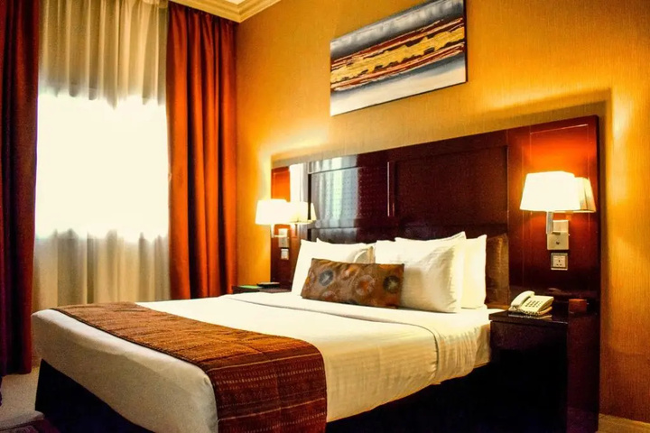 Room 4 of 18