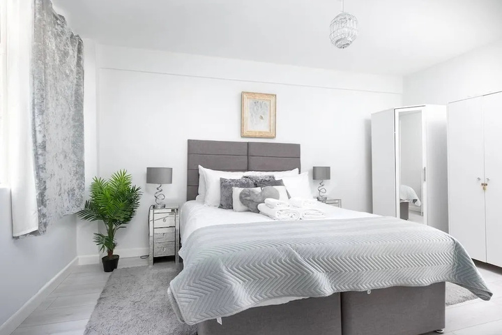 Shepherds Bush Flat near Westfield