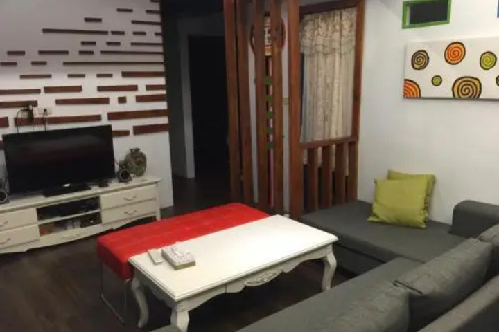 Room 6 of 13
