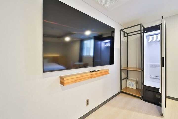 Room 27 of 72