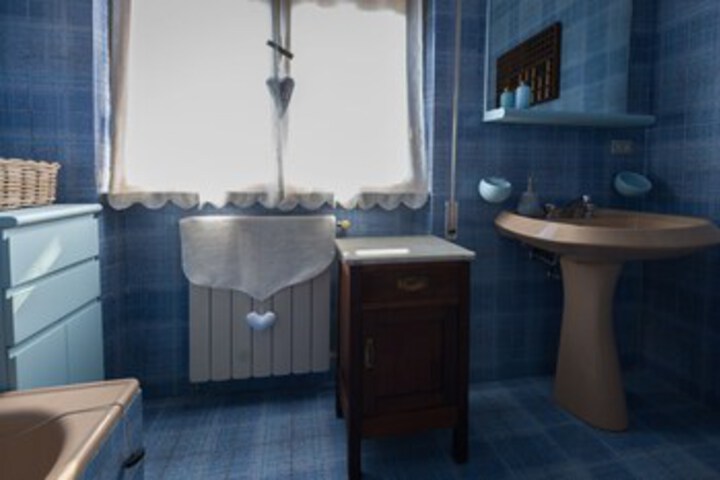 Room 3 of 37