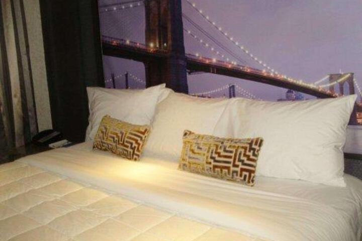1 King Bed