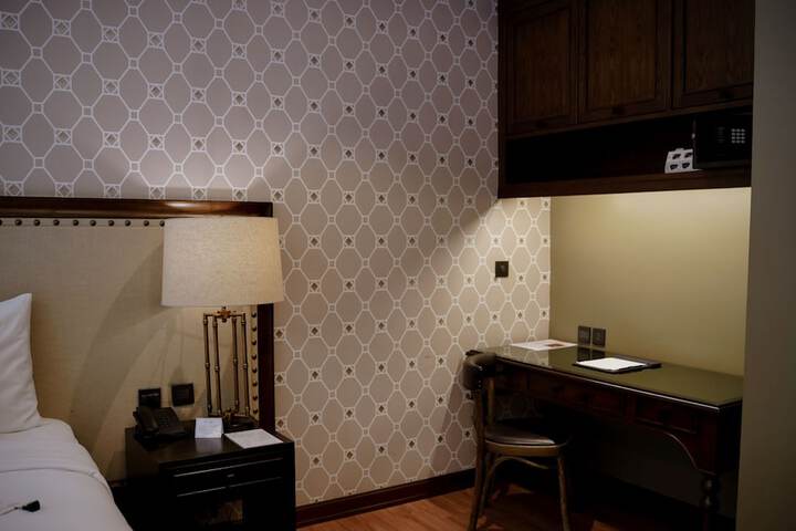 Room 37 of 184