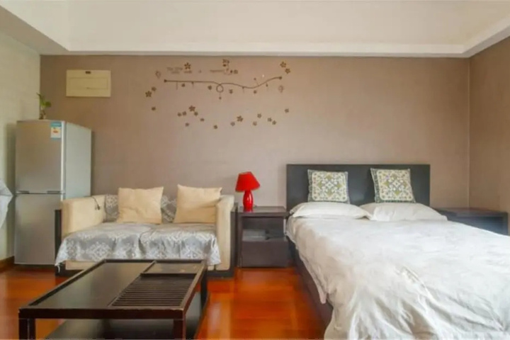 Room 8 of 12