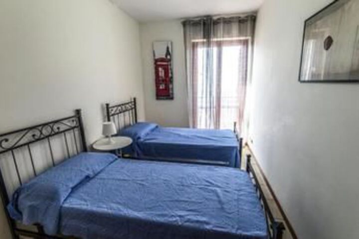 Room 2 of 20