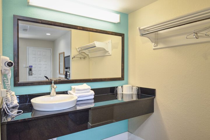 Single 2 Double Beds Accessible (2 of 7)