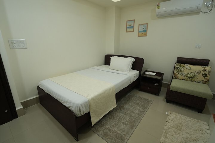 Room 9 of 16