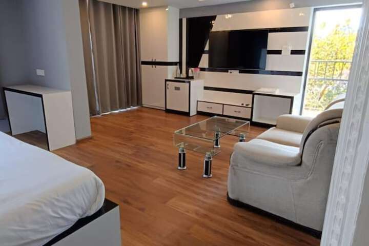 Room 35 of 64