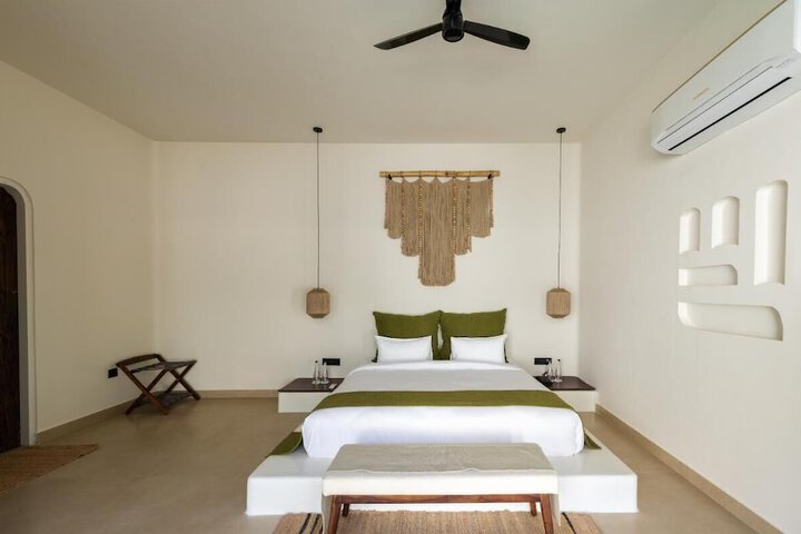 Room 14 of 110