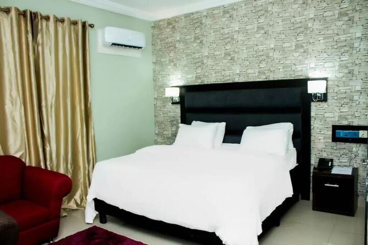 Room 13 of 37