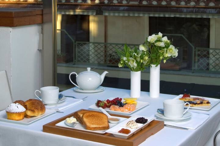 Breakfast/Coffee Service 90 of 117