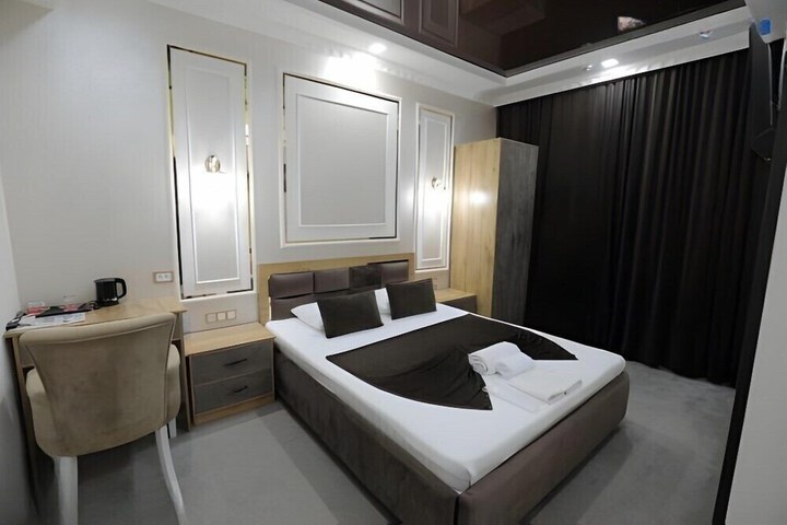 Room 14 of 19