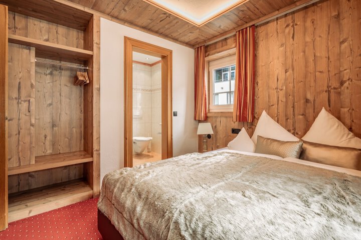 Room 10 of 84
