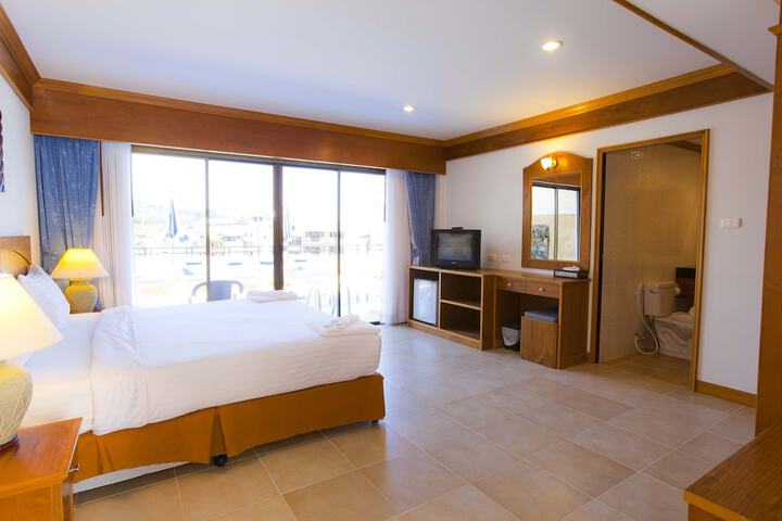 Room 6 of 46
