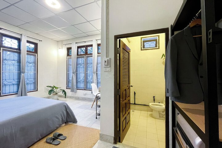 Room 33 of 64