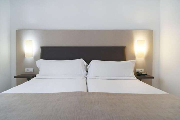 Room 6 of 37