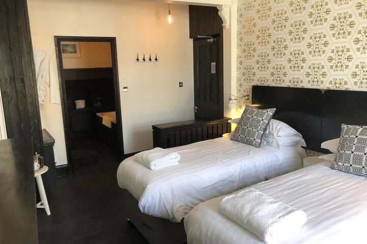 Room 12 of 25